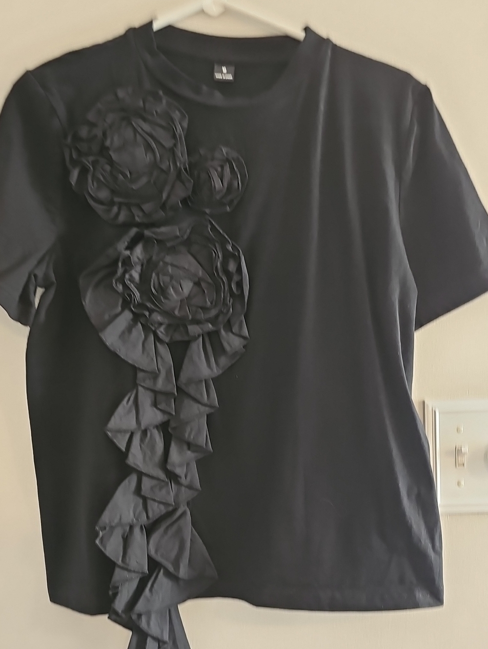 Black Women's Floral Applique Short Sleeve Top